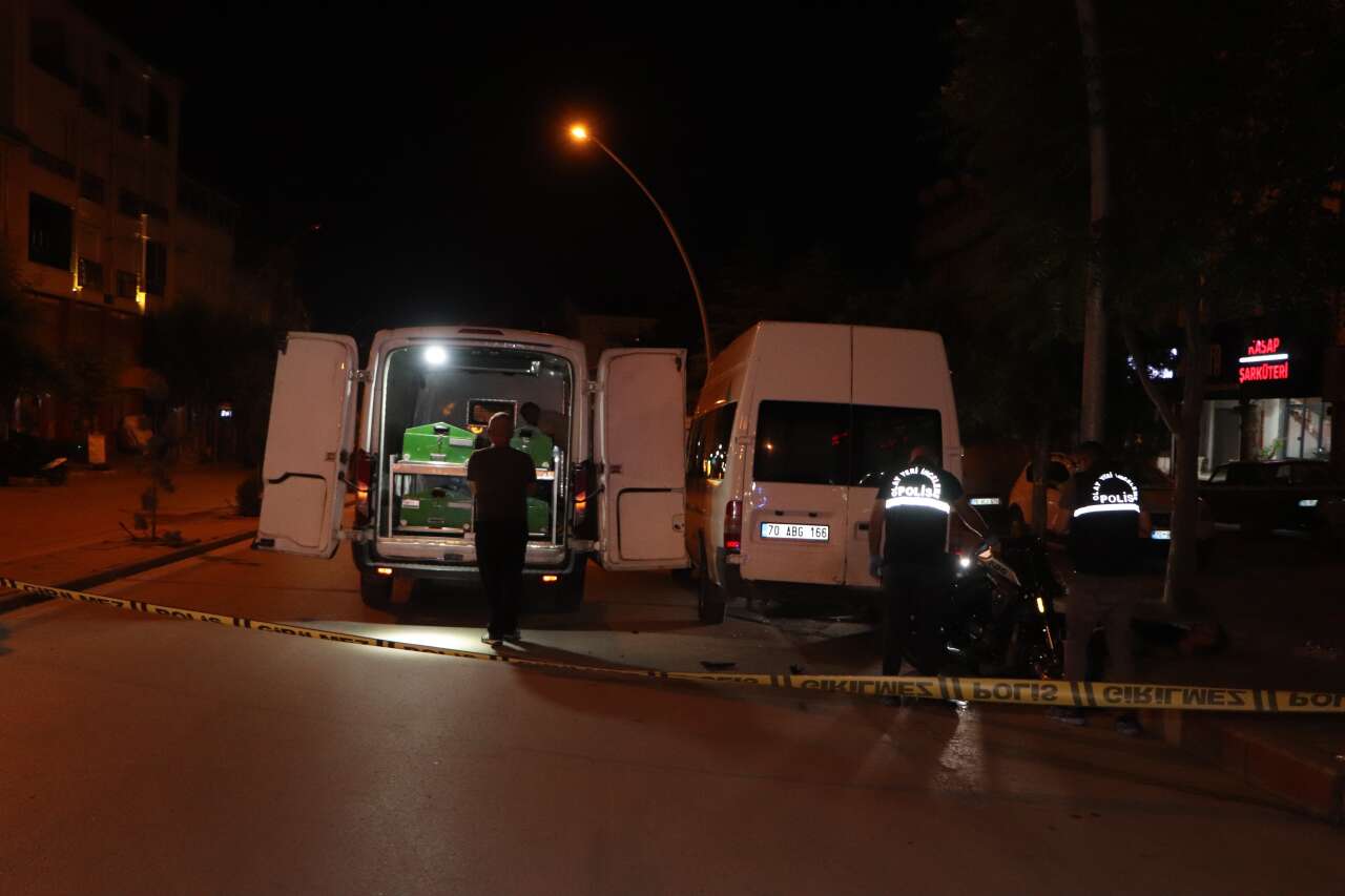Geceyi yasa boğan kaza! 2 gençten geriye sadece ayakkabıları kaldı 5